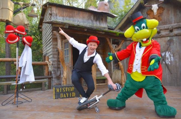 Artisti circensi durante Gardaland Magic Circus 2018